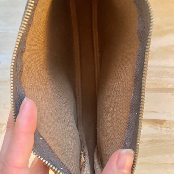 Authentic Louis Vuitton Monogram Pochette - Picture 9 of 12